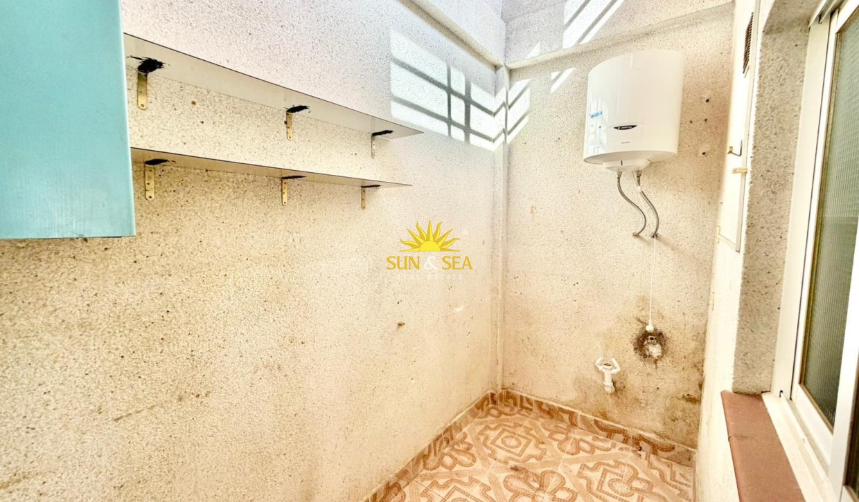 Resale - Villa - Torrevieja - torrevieja
