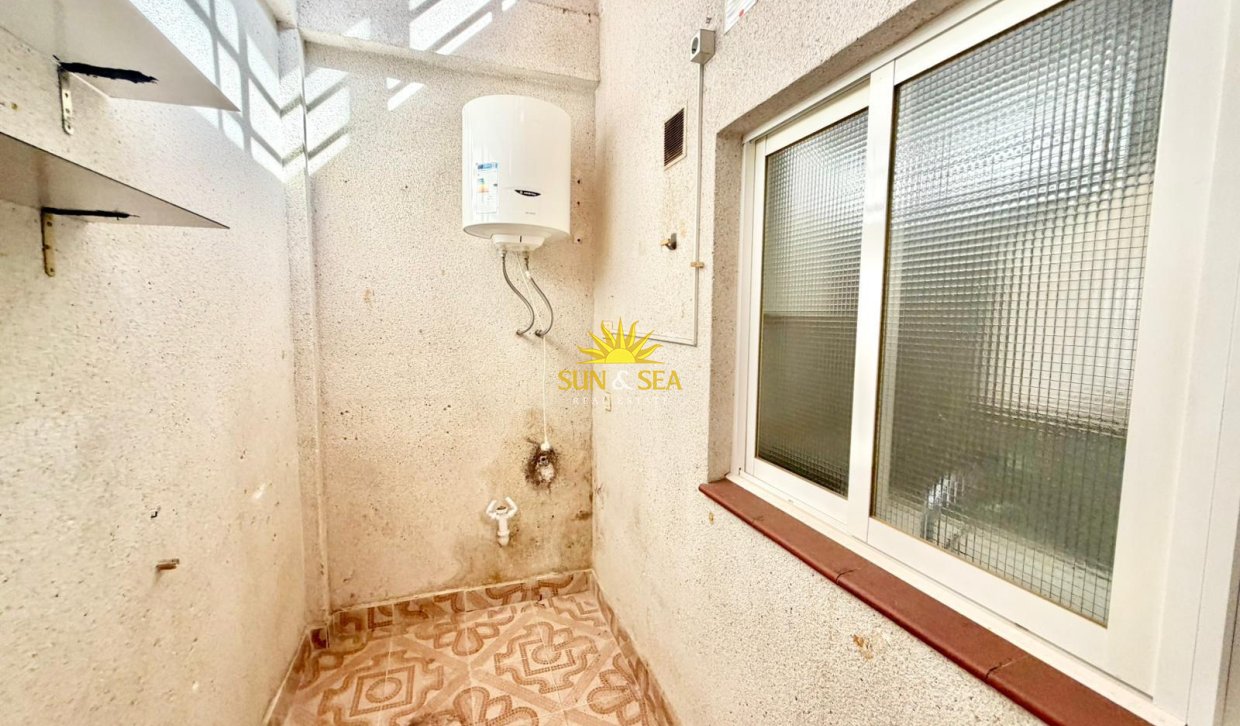Resale - Villa - Torrevieja - torrevieja