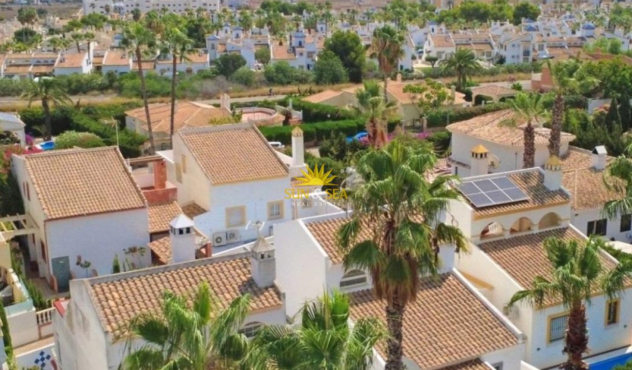 Wiederverkauf - Villa - Orihuela Costa - Villamartin
