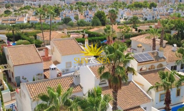 Wiederverkauf - Villa - Orihuela Costa - Villamartin