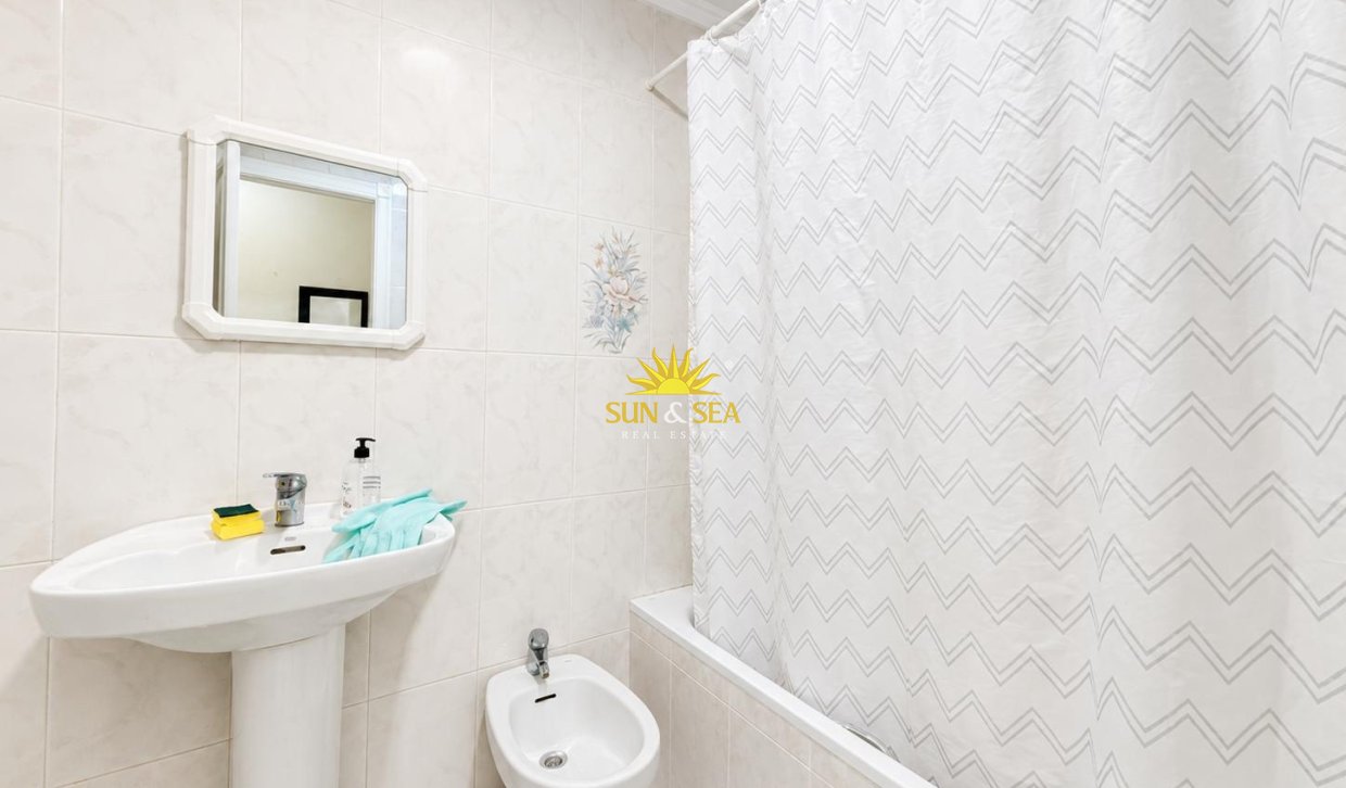 Resale - Apartment - Torrevieja - torrevieja