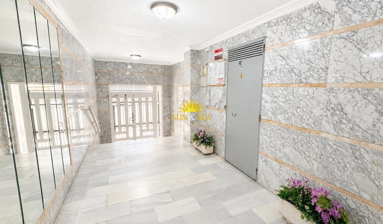 Resale - Apartment - Torrevieja - torrevieja