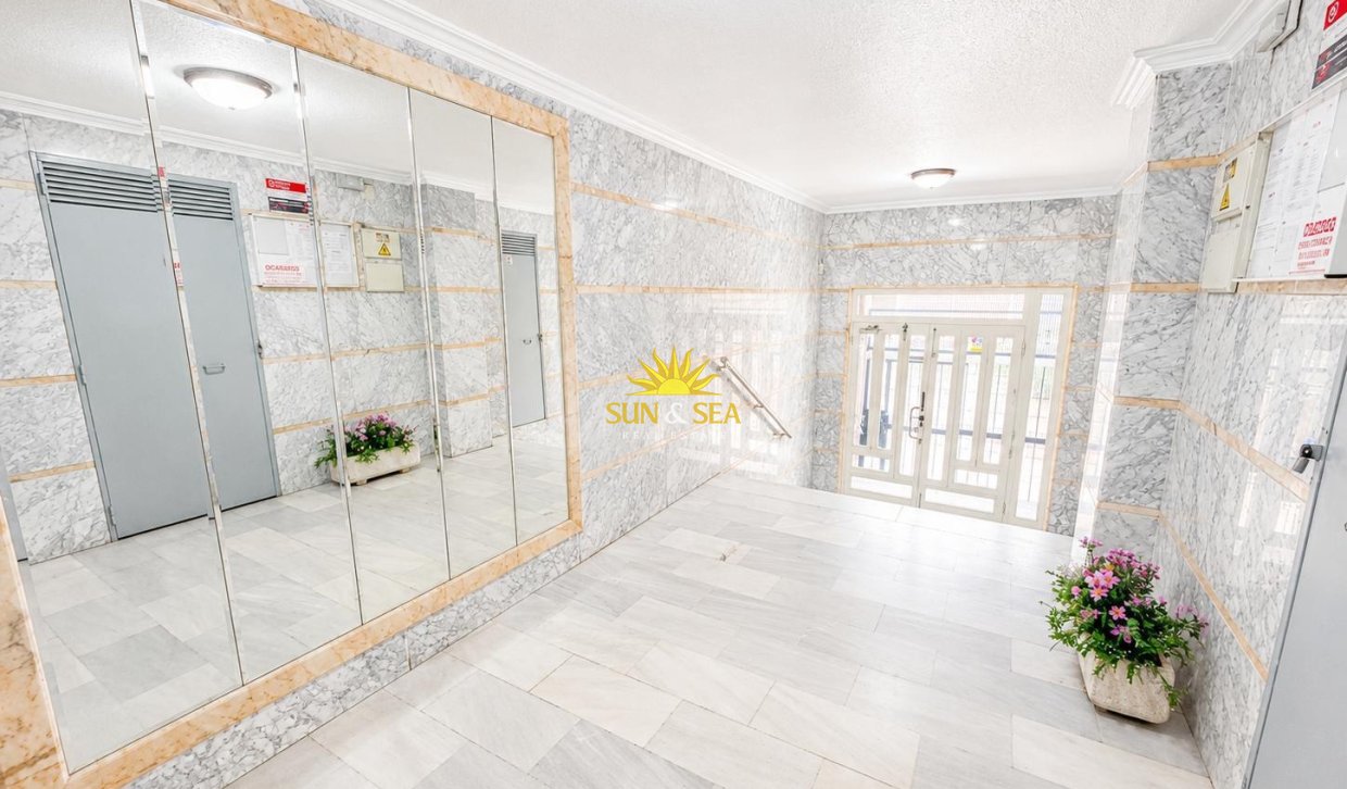 Resale - Apartment - Torrevieja - torrevieja