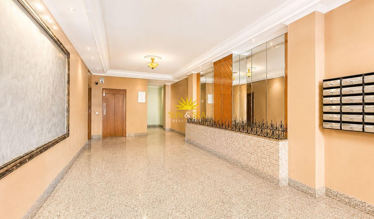 Wiederverkauf - Wohnung - Torrevieja - Centro