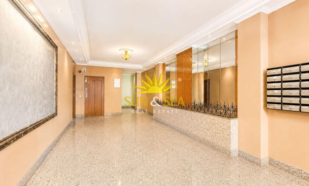 Wiederverkauf - Wohnung - Torrevieja - Centro