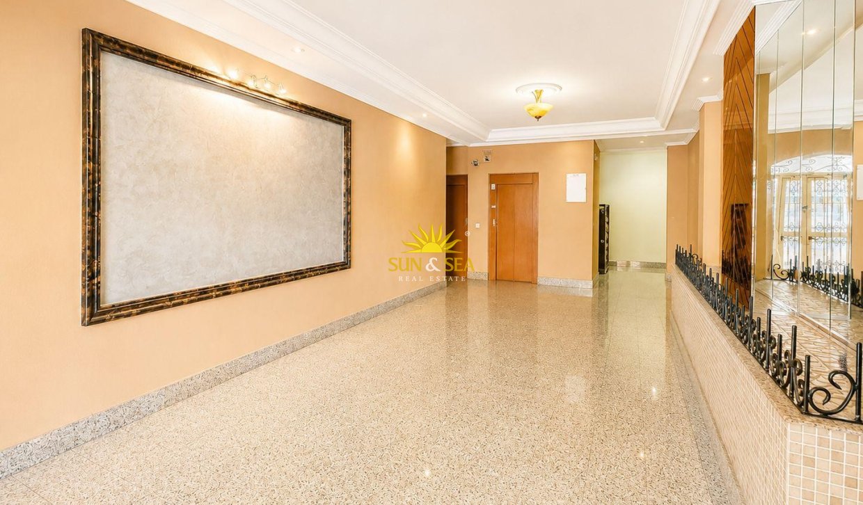 Wiederverkauf - Wohnung - Torrevieja - Centro