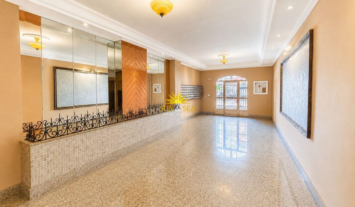 Wiederverkauf - Wohnung - Torrevieja - Centro