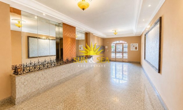 Wiederverkauf - Wohnung - Torrevieja - Centro