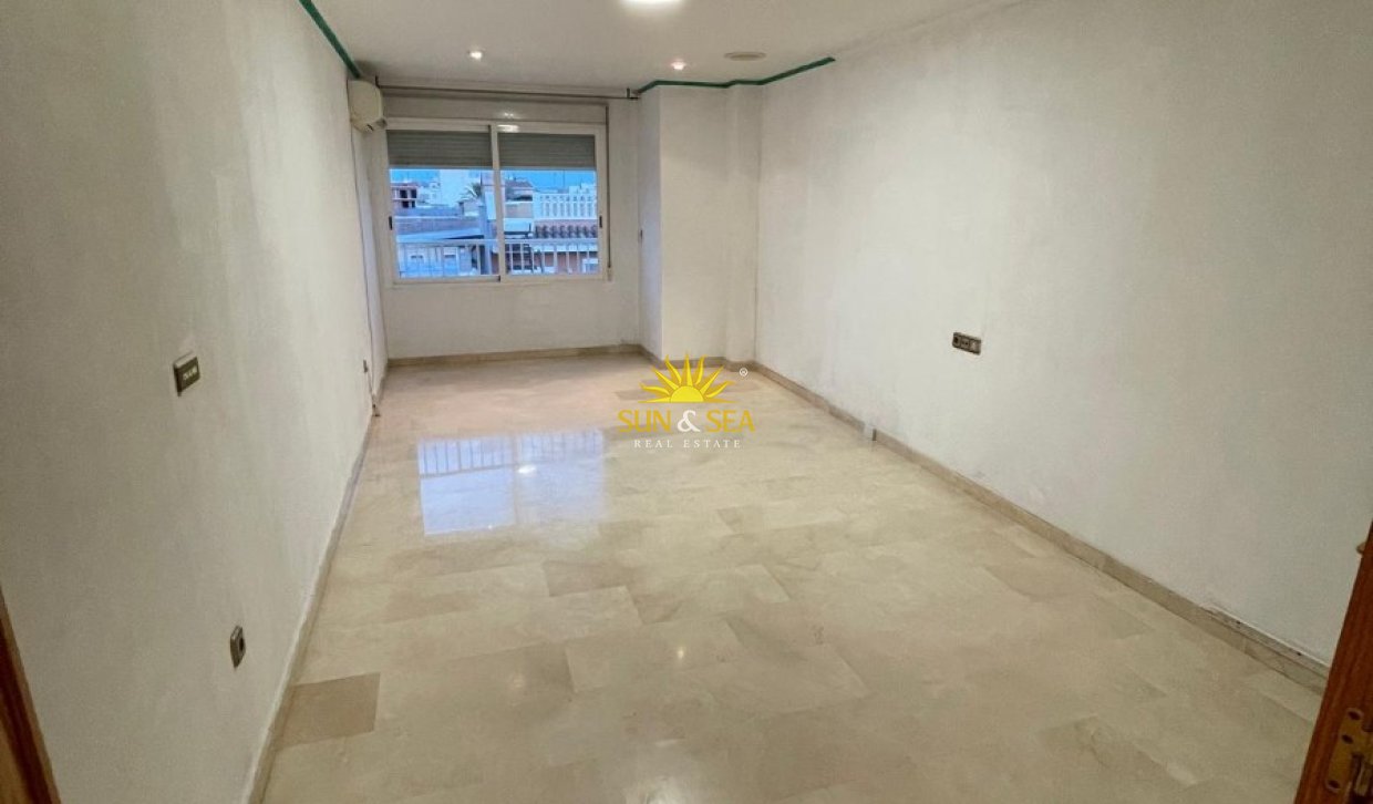 Alquiler a largo plazo - Apartamento - Albatera