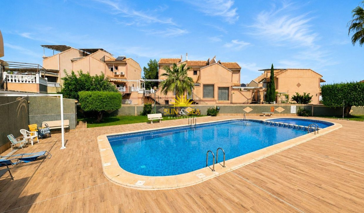 Resale - Townhouse - Torrevieja - torrevieja
