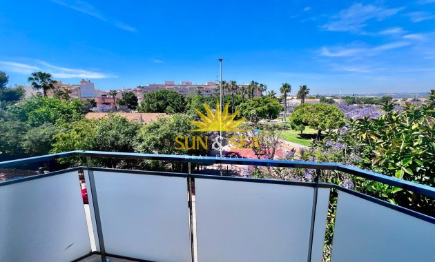 Resale - Apartment - Torrevieja - Acequion