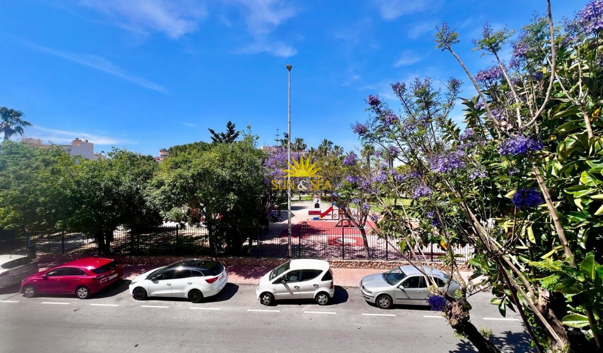 Resale - Apartment - Torrevieja - Acequion