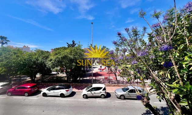 Resale - Apartment - Torrevieja - Acequion