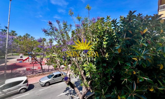 Resale - Apartment - Torrevieja - Acequion