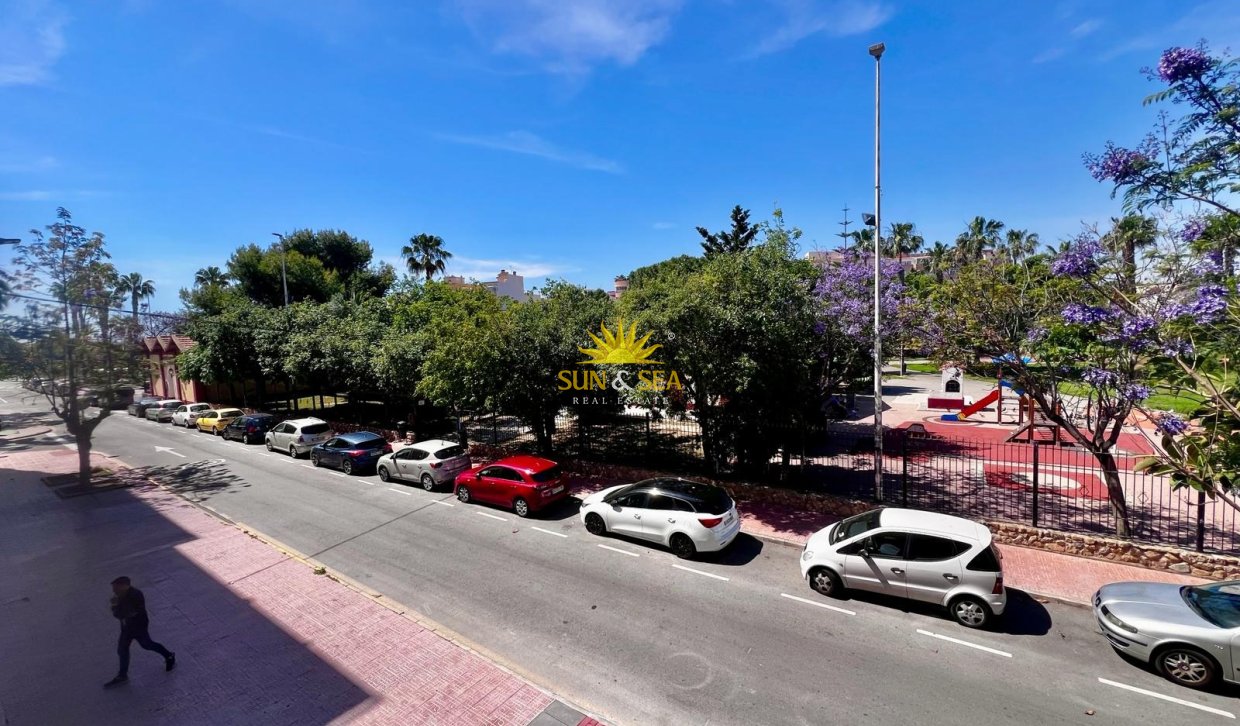 Resale - Apartment - Torrevieja - Acequion