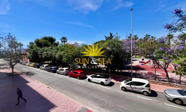 Resale - Apartment - Torrevieja - Acequion