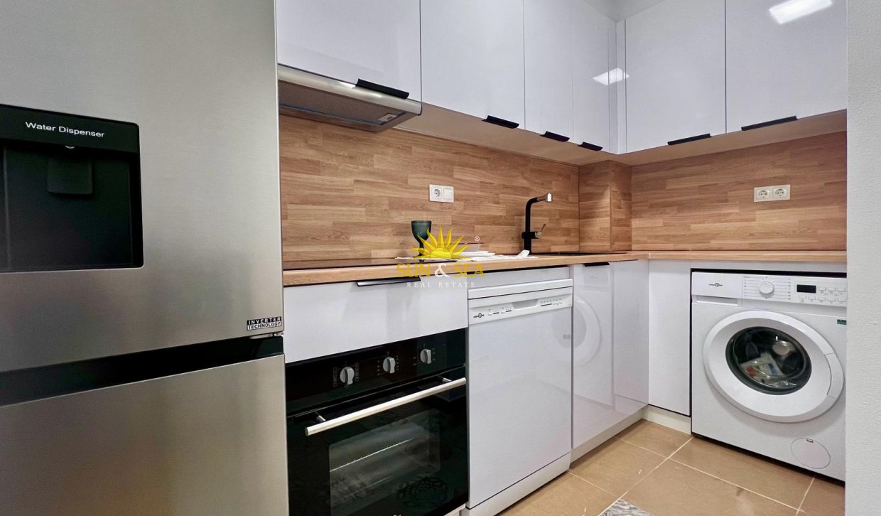 Resale - Apartment - Torrevieja - Acequion