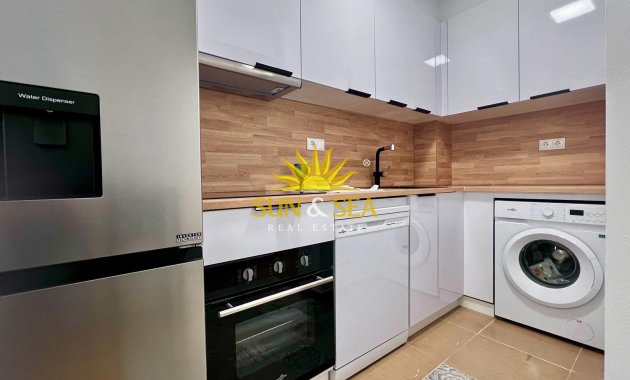 Resale - Apartment - Torrevieja - Acequion