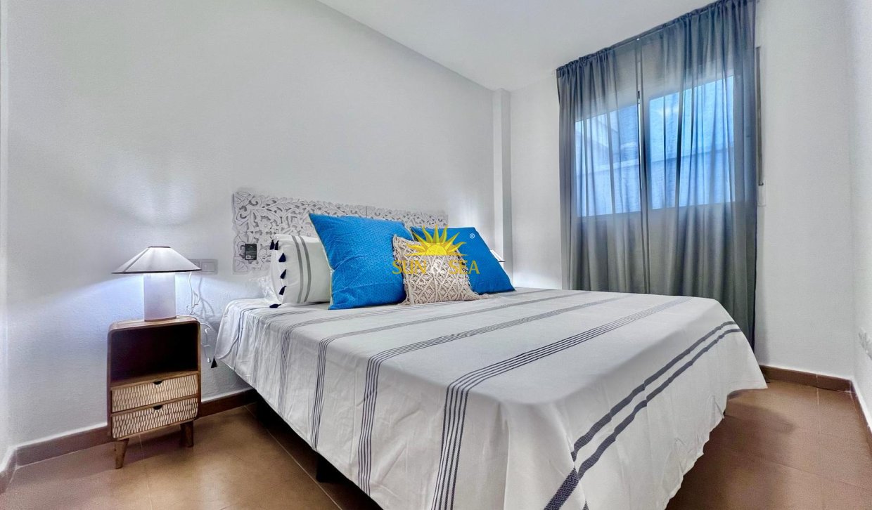 Resale - Apartment - Torrevieja - Acequion