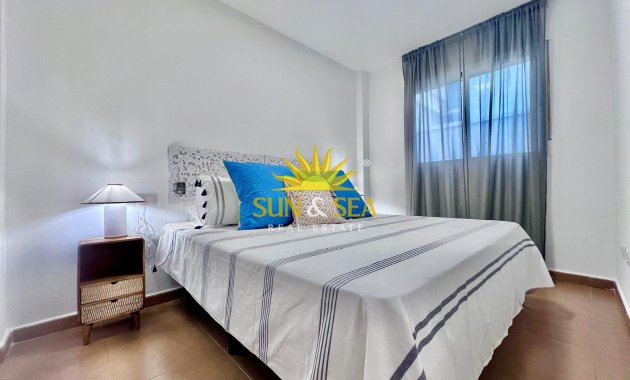 Resale - Apartment - Torrevieja - Acequion