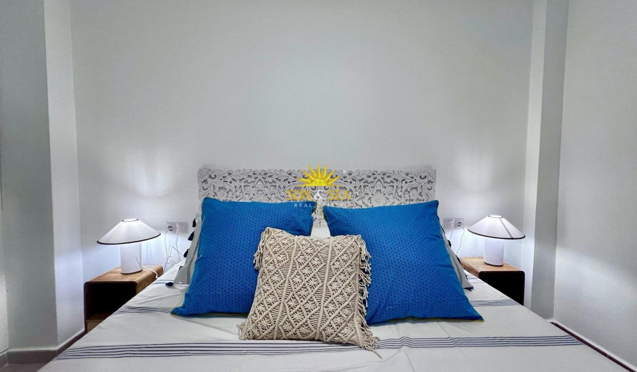 Resale - Apartment - Torrevieja - Acequion