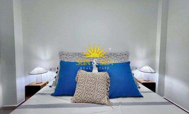Resale - Apartment - Torrevieja - Acequion