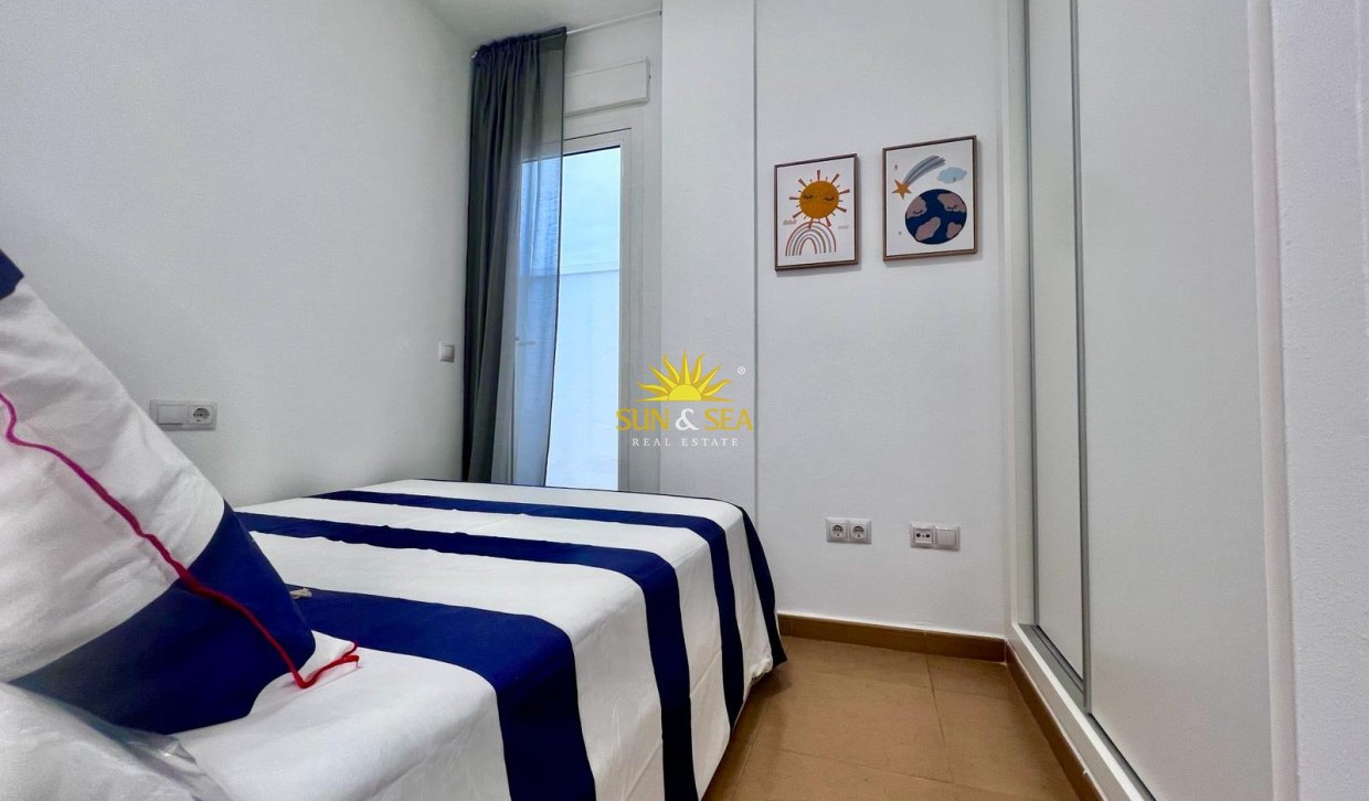 Resale - Apartment - Torrevieja - Acequion