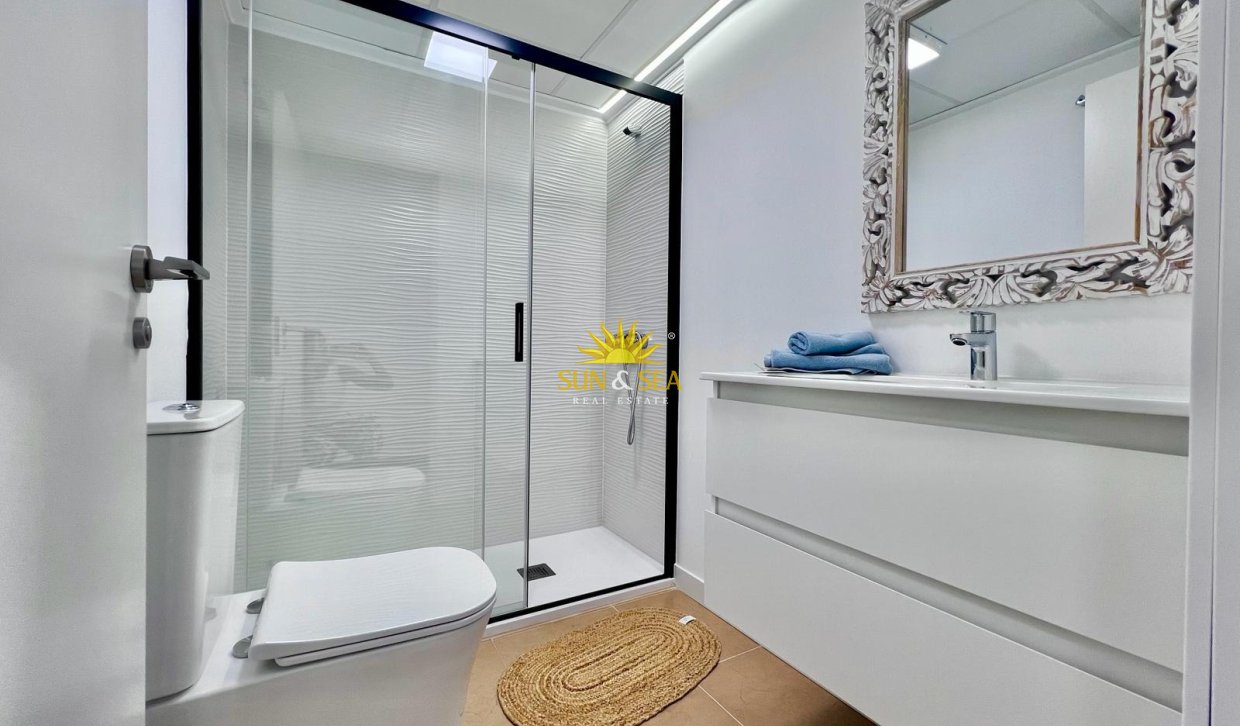 Resale - Apartment - Torrevieja - Acequion