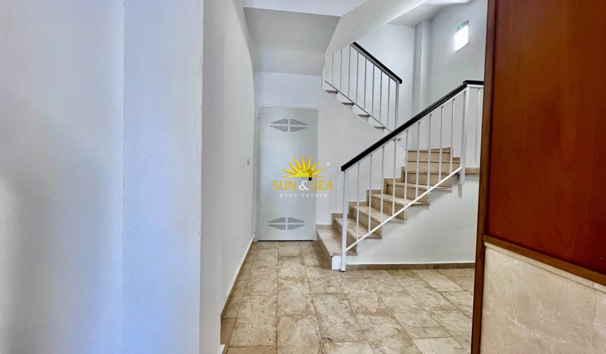 Resale - Apartment - Torrevieja - Acequion