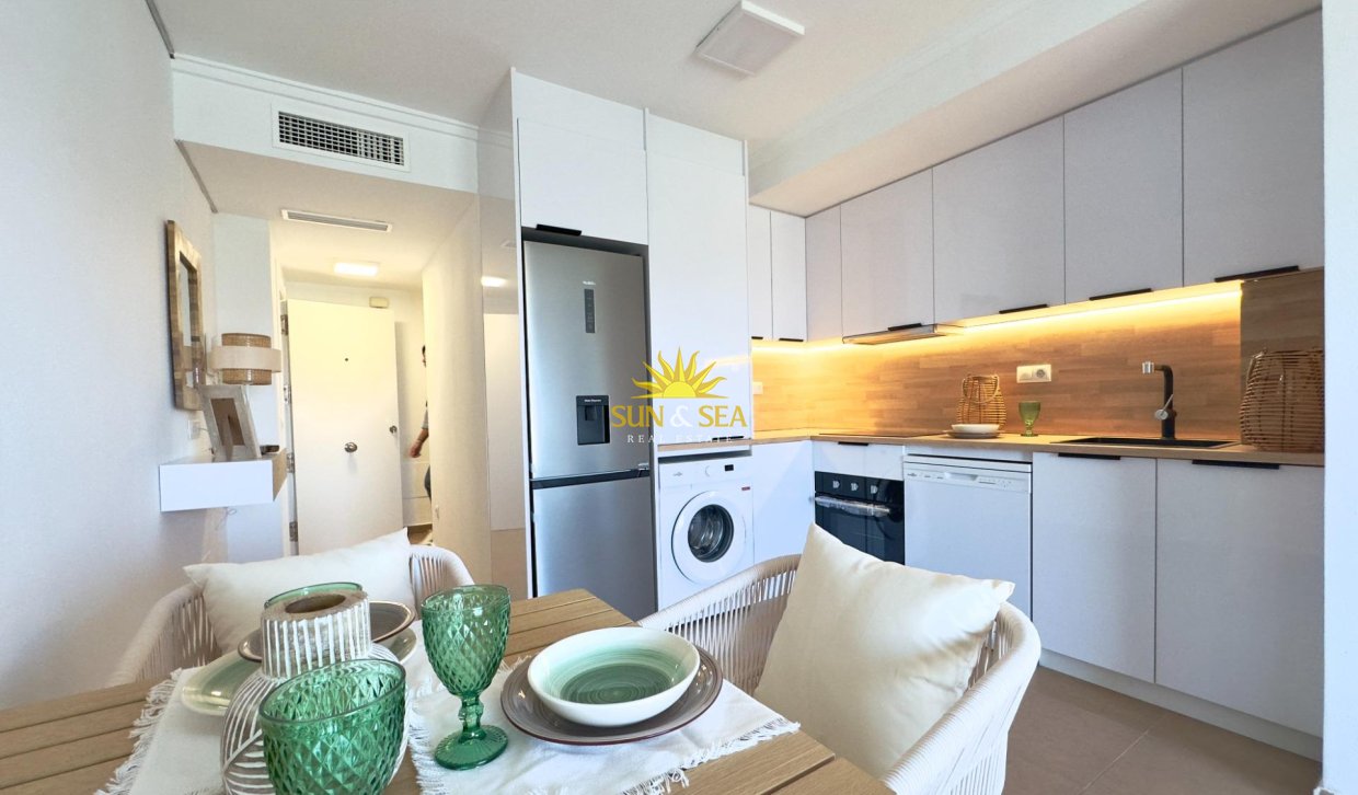 Resale - Apartment - Torrevieja - Acequion