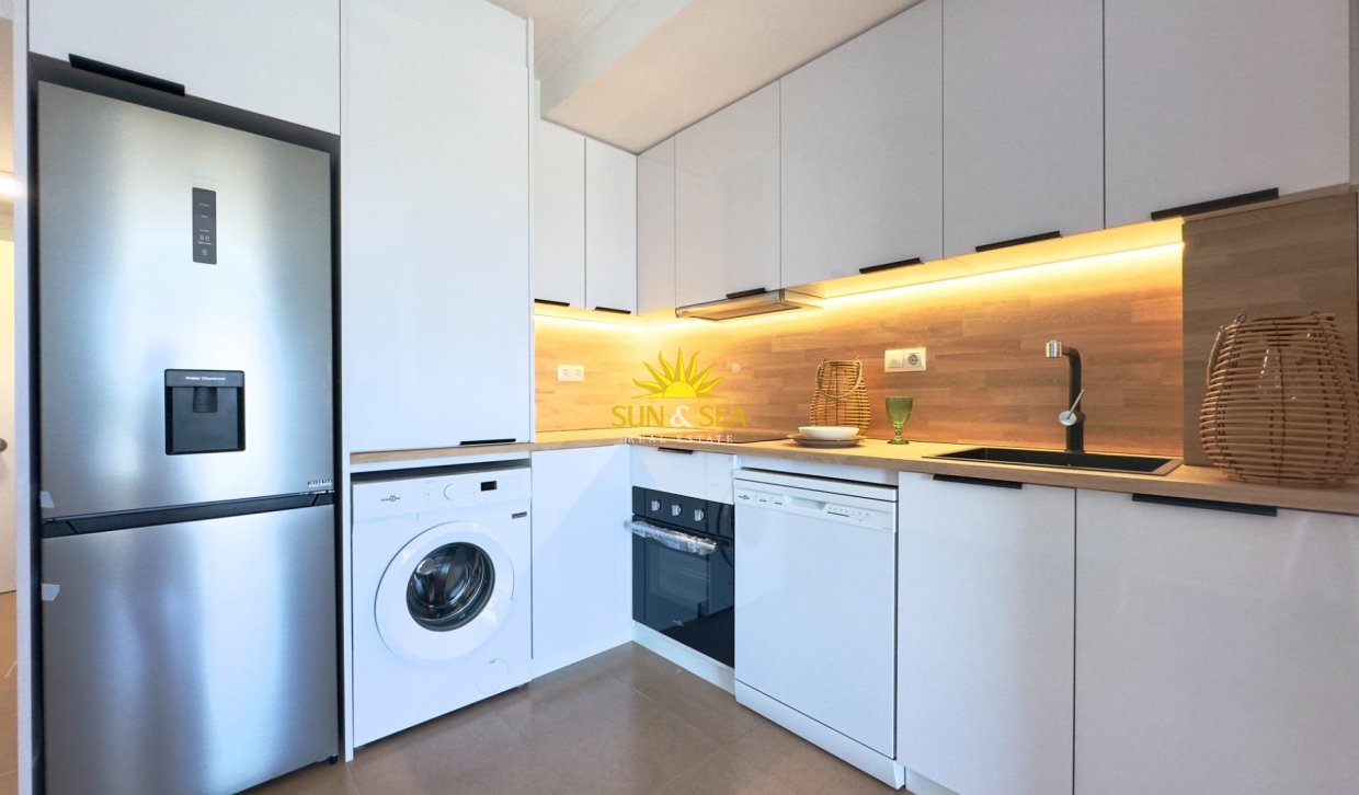 Resale - Apartment - Torrevieja - Acequion