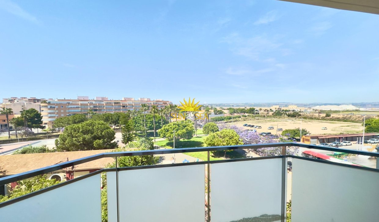 Resale - Apartment - Torrevieja - Acequion