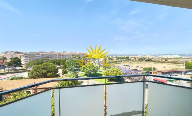 Resale - Apartment - Torrevieja - Acequion