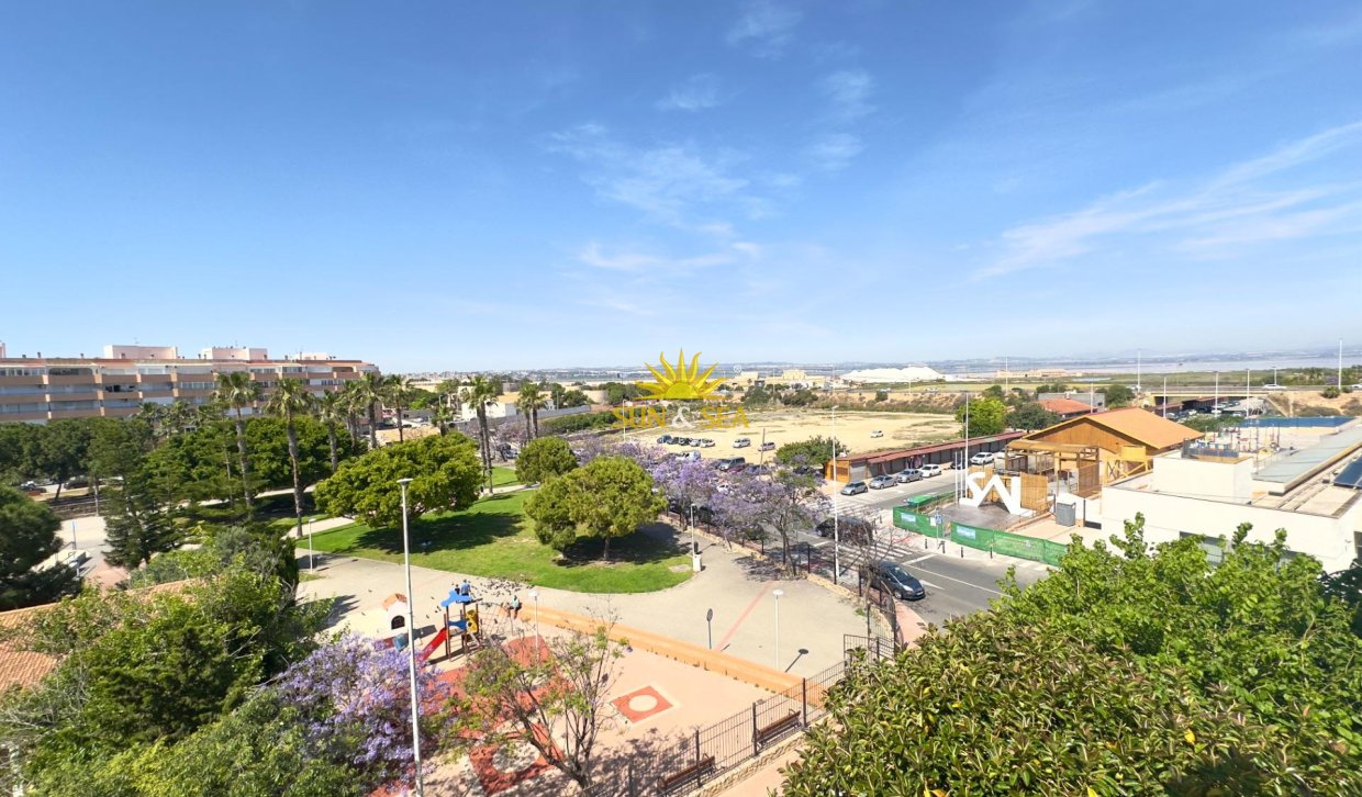 Resale - Apartment - Torrevieja - Acequion