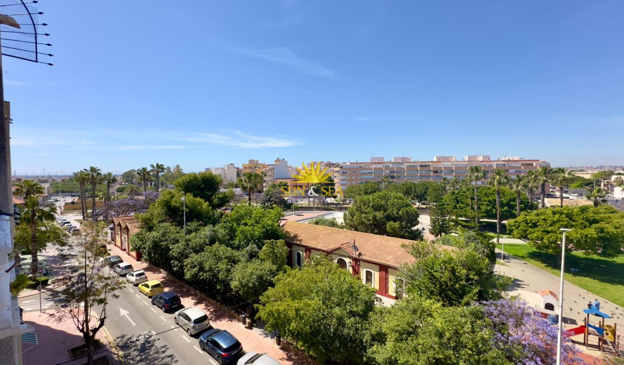 Resale - Apartment - Torrevieja - Acequion