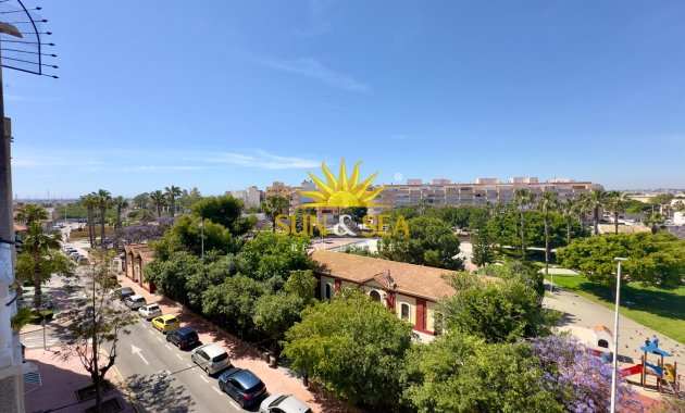 Resale - Apartment - Torrevieja - Acequion