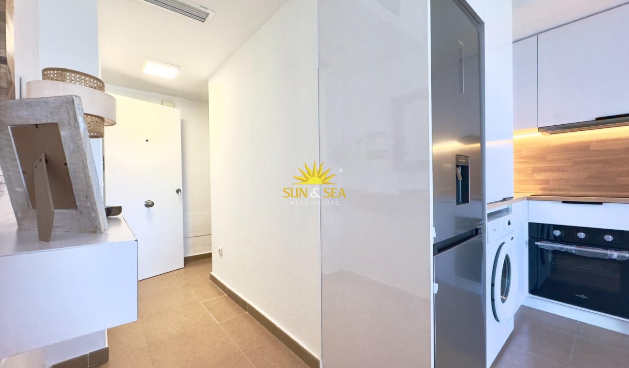 Resale - Apartment - Torrevieja - Acequion