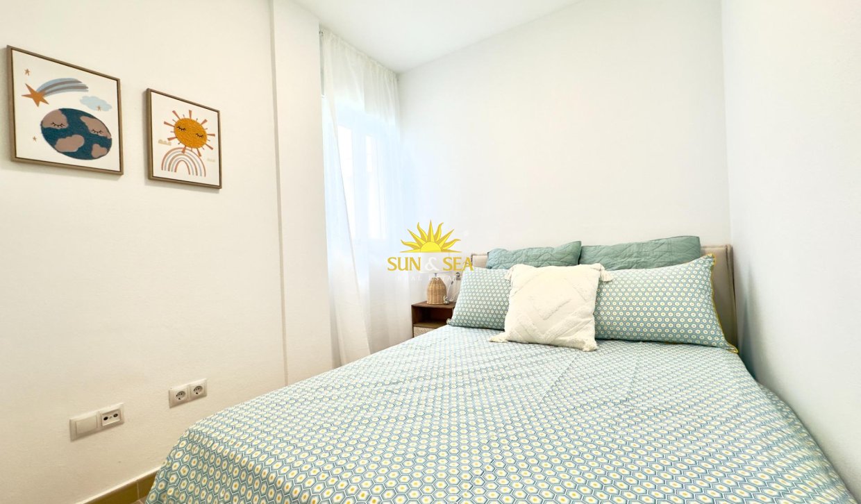 Resale - Apartment - Torrevieja - Acequion