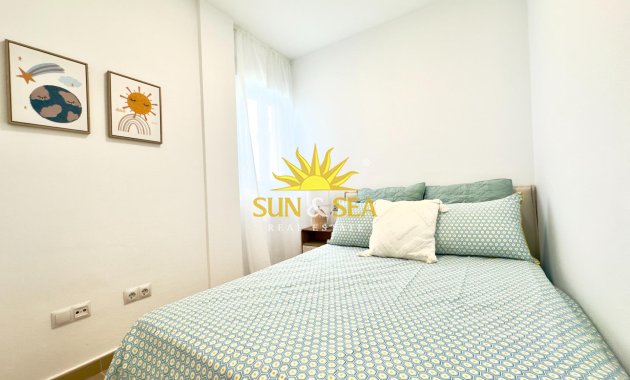 Resale - Apartment - Torrevieja - Acequion