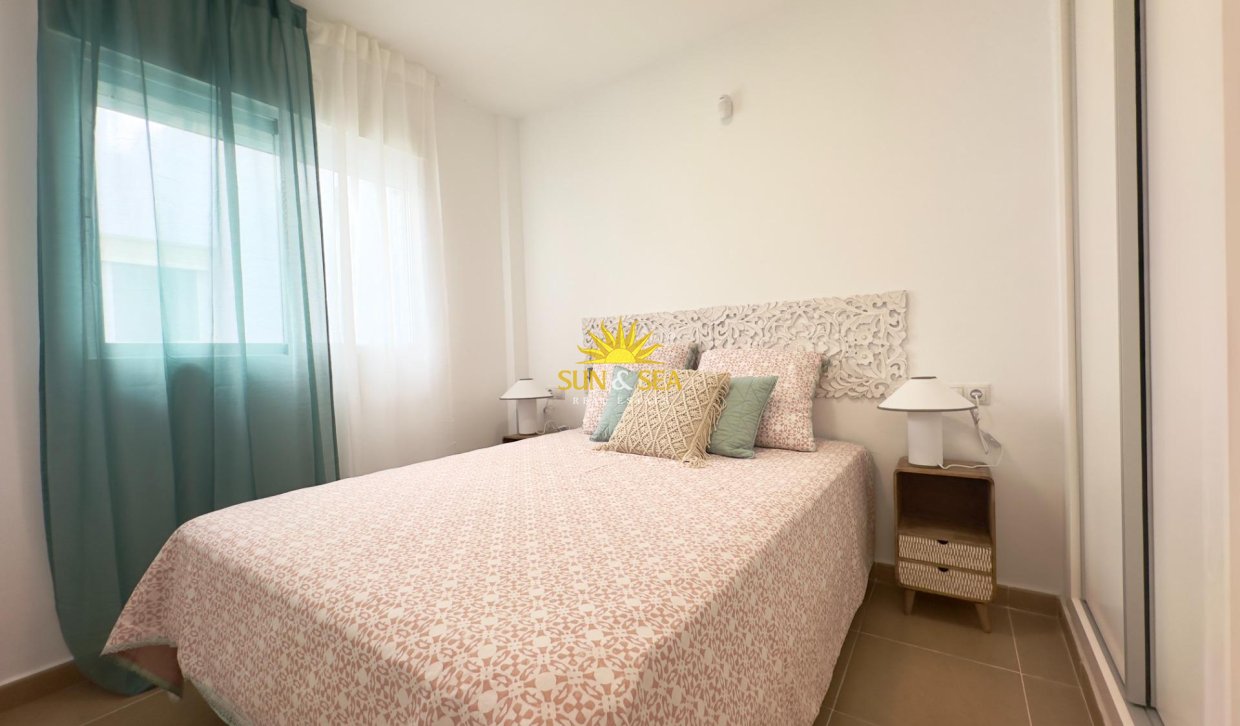 Resale - Apartment - Torrevieja - Acequion