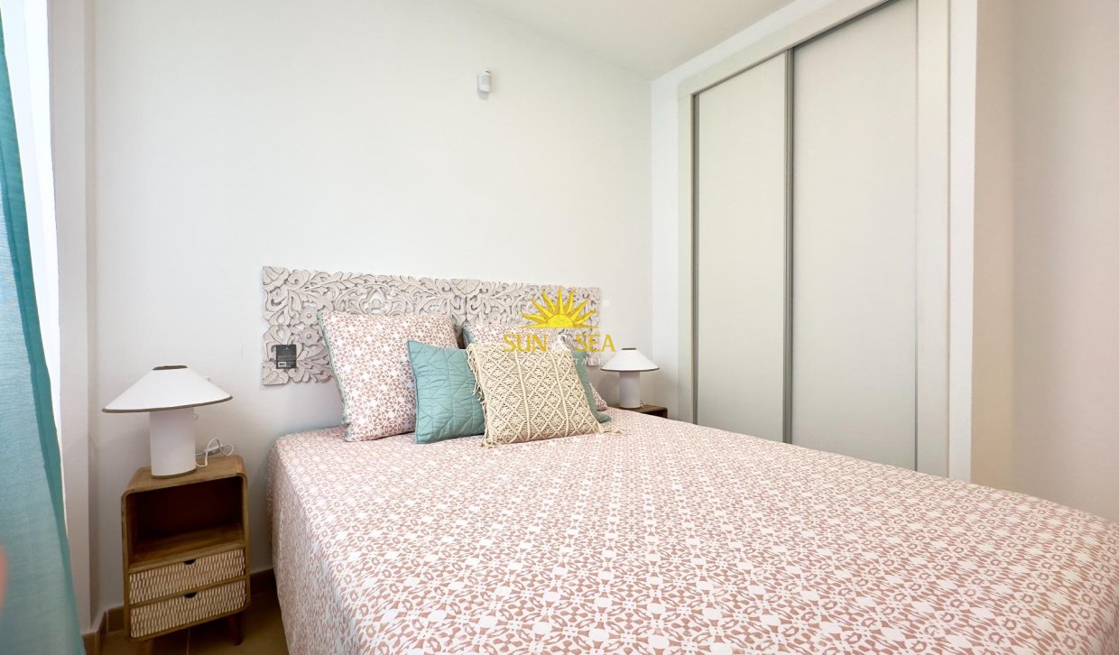 Resale - Apartment - Torrevieja - Acequion