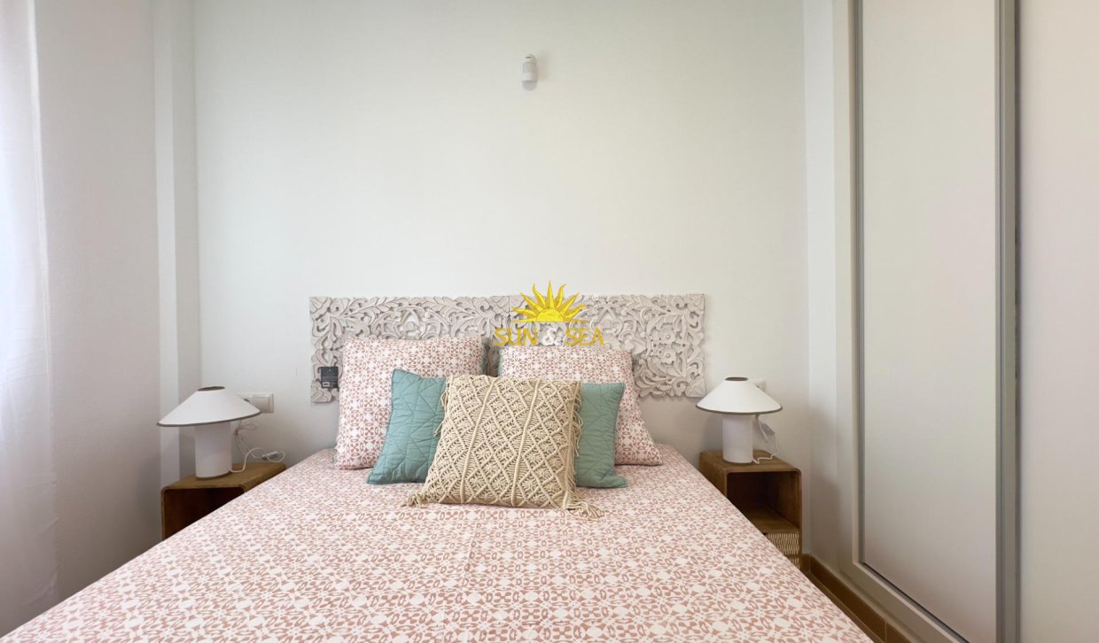 Resale - Apartment - Torrevieja - Acequion