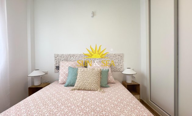 Resale - Apartment - Torrevieja - Acequion