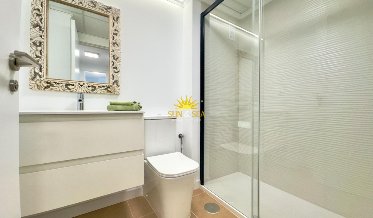 Resale - Apartment - Torrevieja - Acequion
