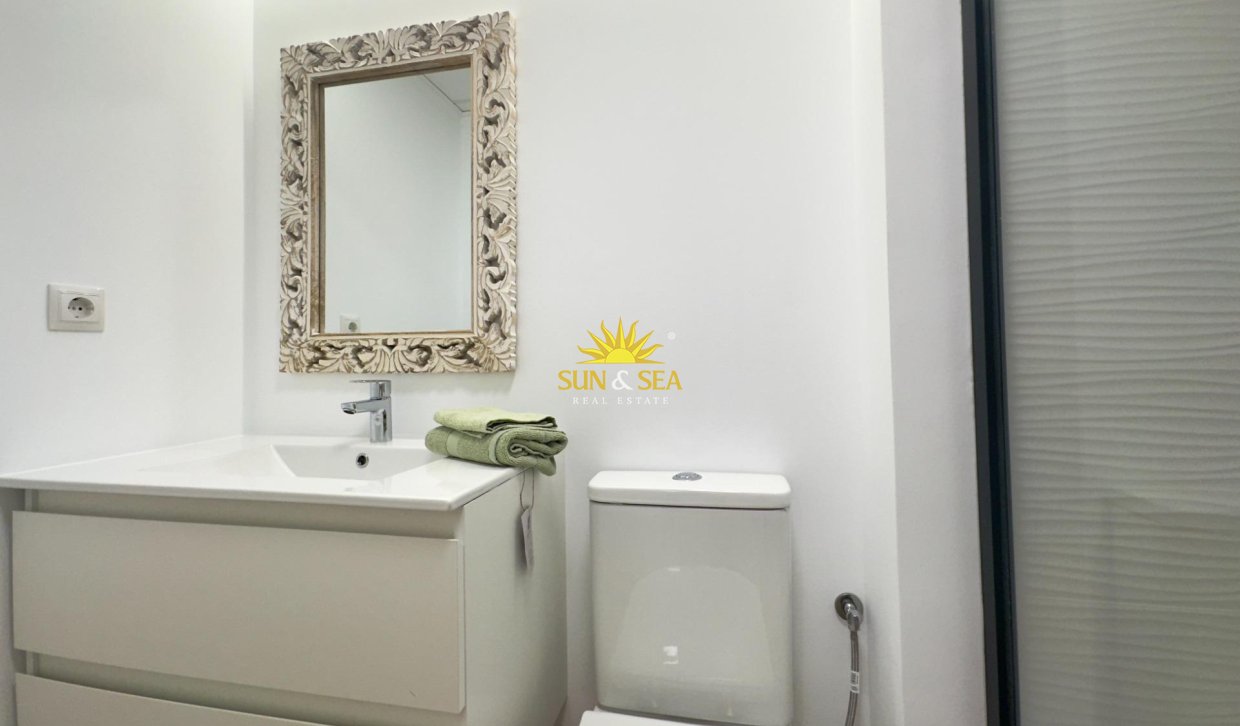 Resale - Apartment - Torrevieja - Acequion