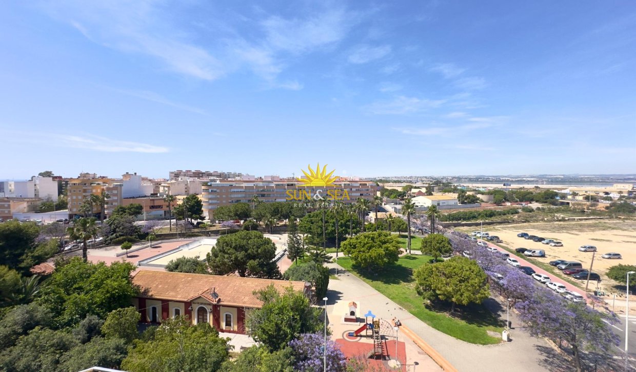 Resale - Apartment - Torrevieja - Acequion