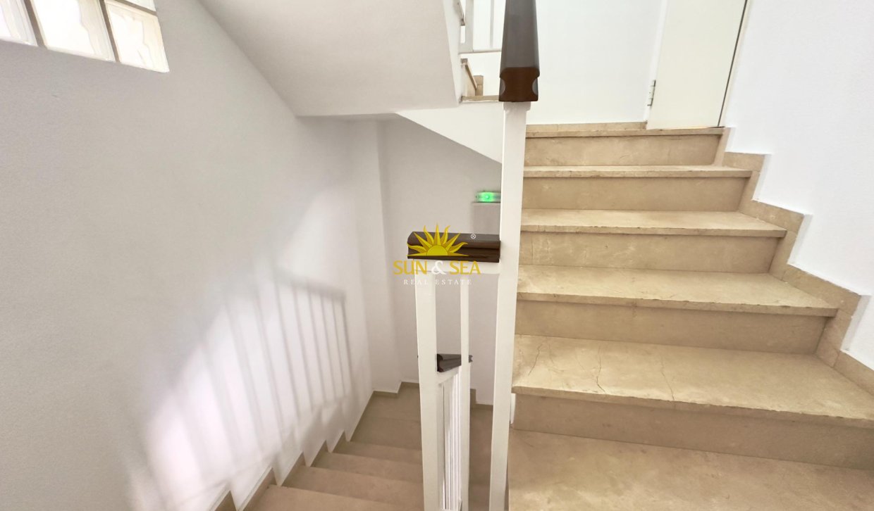Resale - Apartment - Torrevieja - Acequion