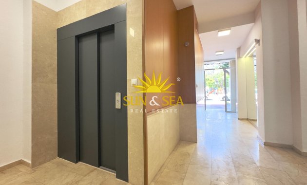 Resale - Apartment - Torrevieja - Acequion