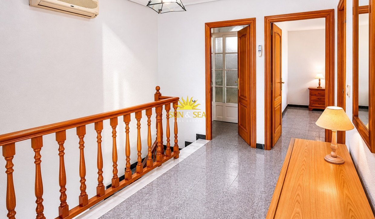 Reventa - Chalet adosado - Santa Pola