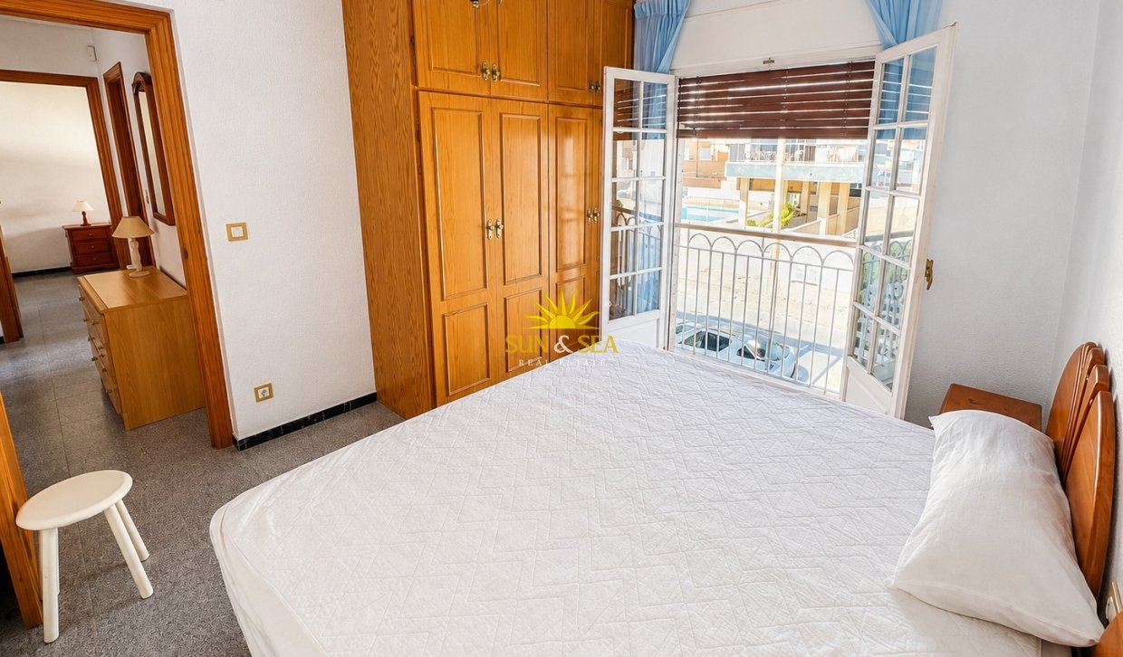 Reventa - Chalet adosado - Santa Pola